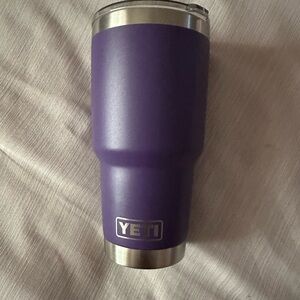 Yeti Purple 30 oz Tumbler with magslider top